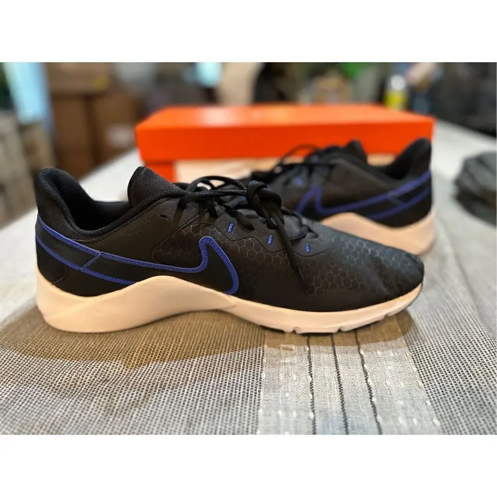 Nike Men's Legend Essential 2 Sneaker